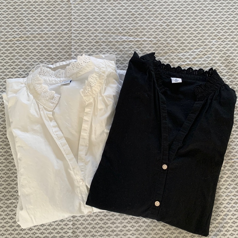 Set of 2 Button up blouses XS